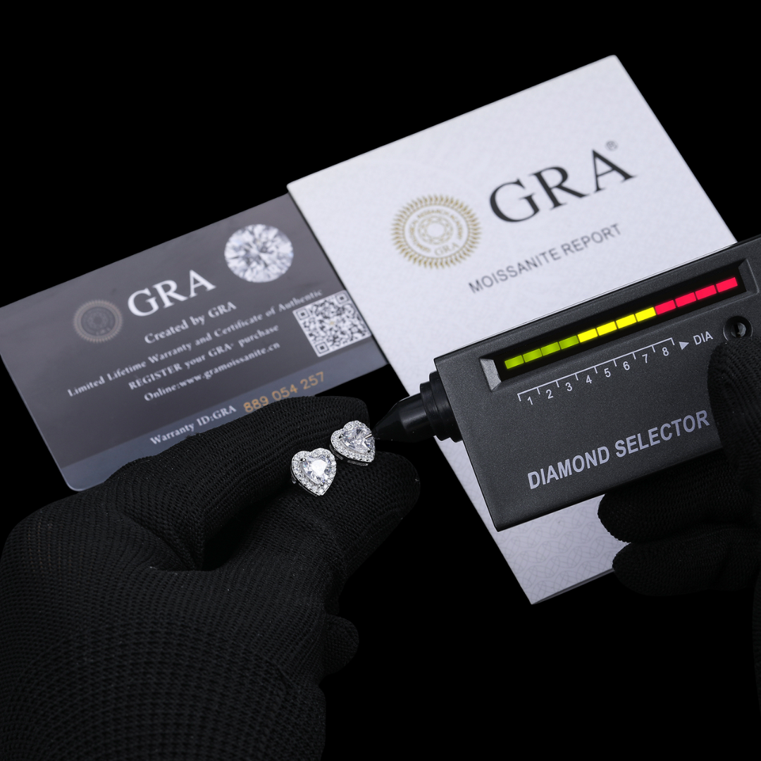 HEARTS OF ICE VVS1 18K White Gold Studs