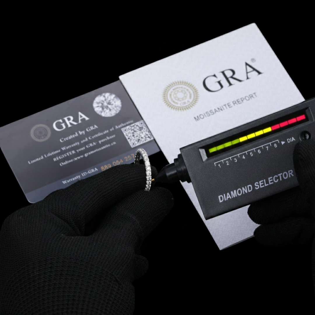 RING OF ICE VVS1 18K hvitt gull